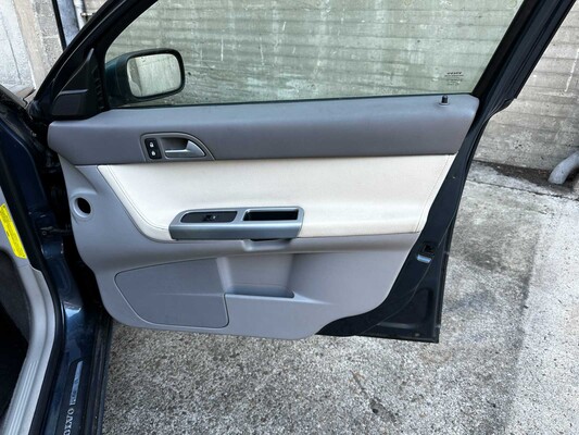 Volvo V50 2.4 Summum 140pk 2005 (Origineel-NL), 48-RK-GR