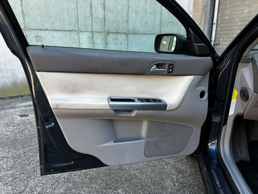 Volvo V50 2.4 Summum 140pk 2005 (Origineel-NL), 48-RK-GR