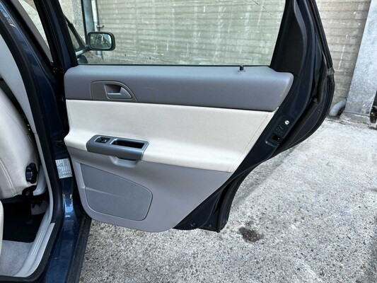 Volvo V50 2.4 Summum 140pk 2005 (Origineel-NL), 48-RK-GR