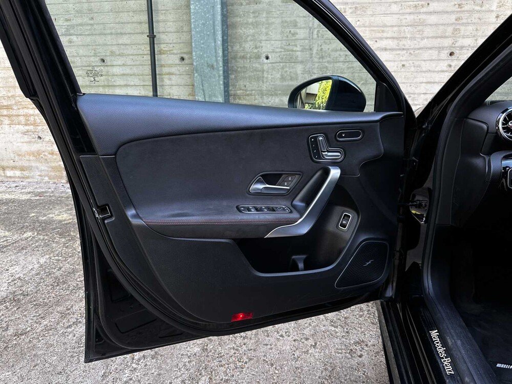 Mercedes-Benz A200 Launch Edition Premium Plus 163pk 2019 (Origineel-NL) A-klasse, ZV-617-L