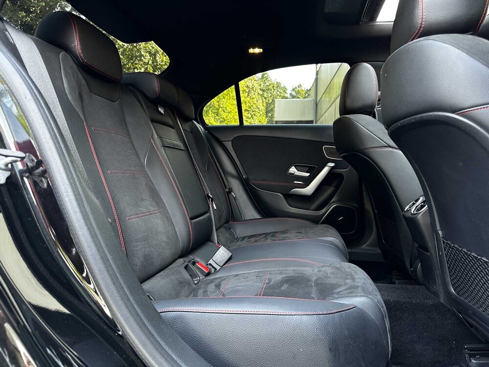 Mercedes-Benz A200 Launch Edition Premium Plus 163pk 2019 (Origineel-NL) A-klasse, ZV-617-L