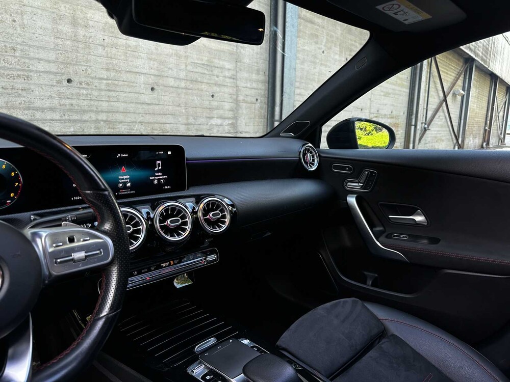 Mercedes-Benz A200 Launch Edition Premium Plus 163pk 2019 (Origineel-NL) A-klasse, ZV-617-L