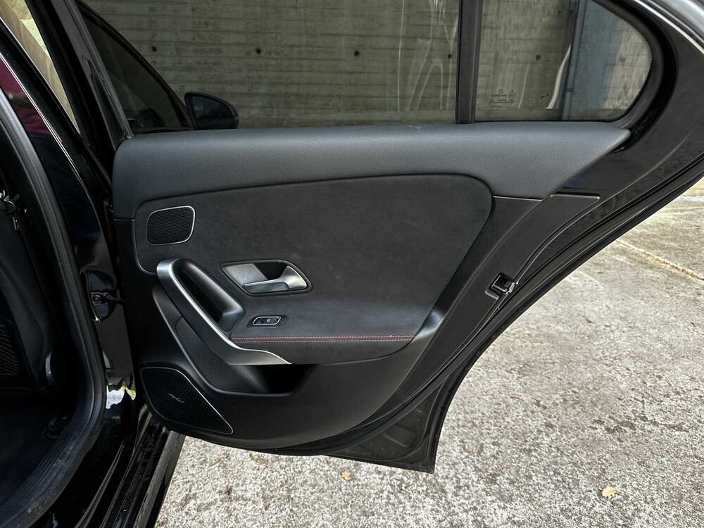 Mercedes-Benz A200 Launch Edition Premium Plus 163pk 2019 (Origineel-NL) A-klasse, ZV-617-L