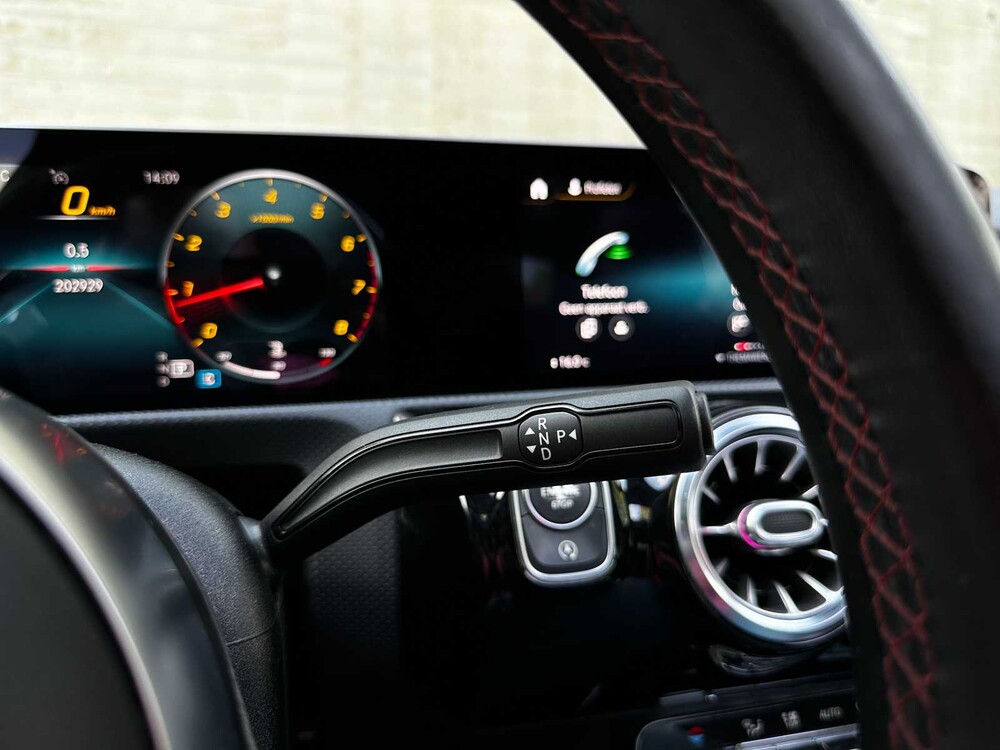 Mercedes-Benz A200 Launch Edition Premium Plus 163pk 2019 (Origineel-NL) A-klasse, ZV-617-L
