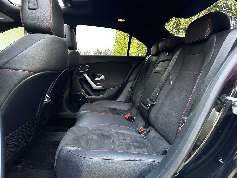 Mercedes-Benz A200 Launch Edition Premium Plus 163pk 2019 (Origineel-NL) A-klasse, ZV-617-L