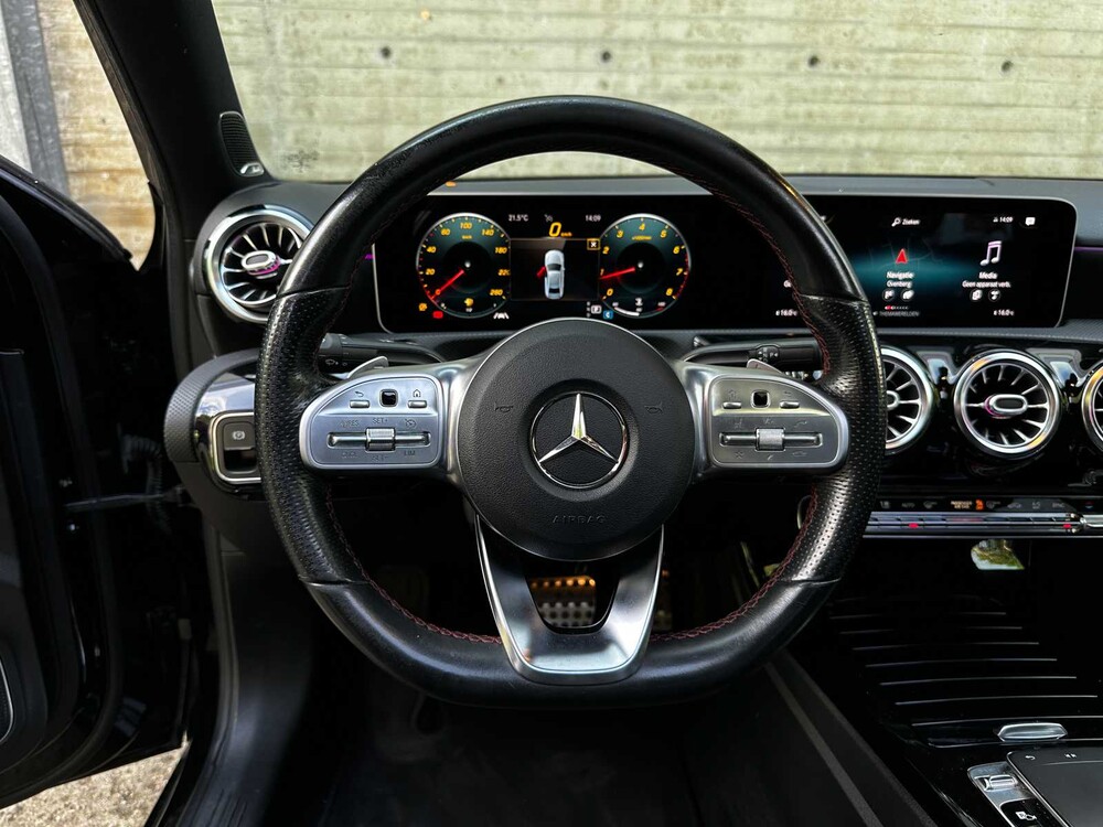 Mercedes-Benz A200 Launch Edition Premium Plus 163pk 2019 (Origineel-NL) A-klasse, ZV-617-L