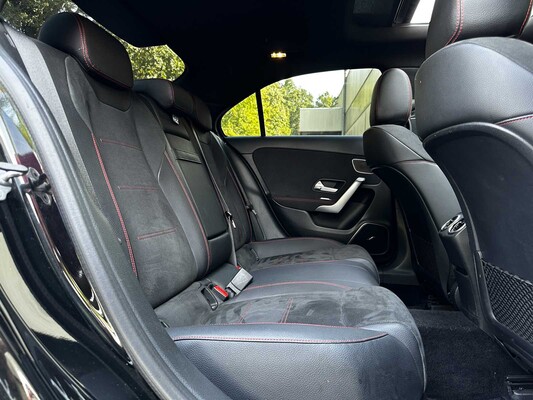 Mercedes-Benz A200 Launch Edition Premium Plus 163pk 2019 (Origineel-NL) A-klasse, ZV-617-L