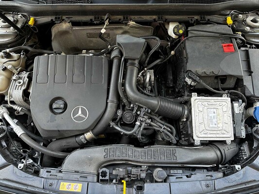 Mercedes-Benz A200 Launch Edition Premium Plus 163pk 2019 (Origineel-NL) A-klasse, ZV-617-L