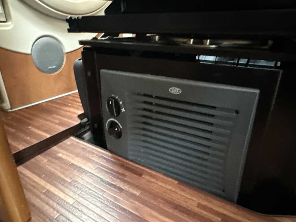 Carthago Chic C-Line I 4.2F 136pk 2011, KLK-90-S
