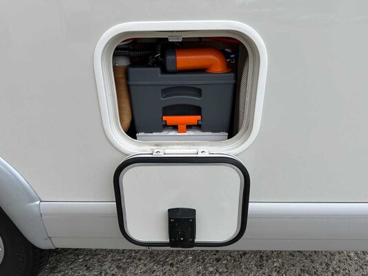Carthago Chic C-Line I 4.2F 136pk 2011, KLK-90-S