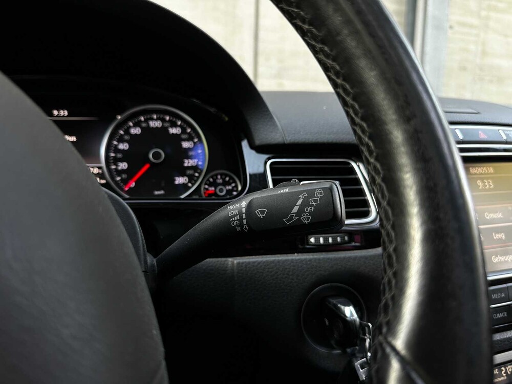 Volkswagen Touareg 4.2 V8 TDI 340pk 2015, S-216-BF