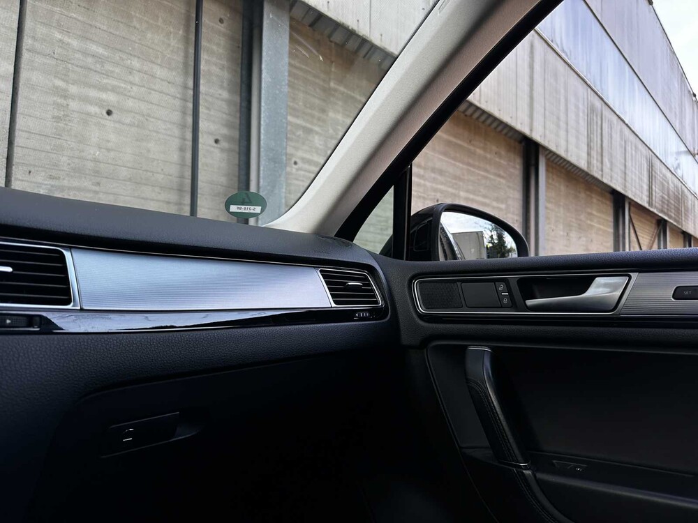 Volkswagen Touareg 4.2 V8 TDI 340pk 2015, S-216-BF