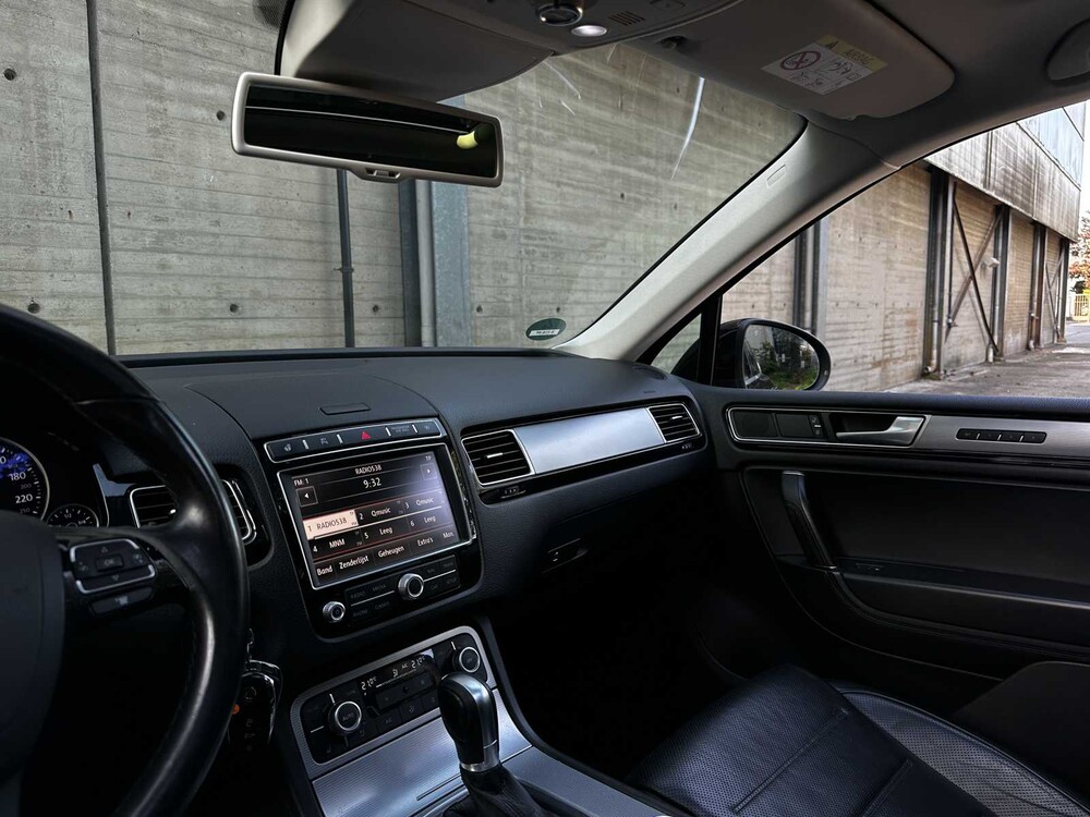 Volkswagen Touareg 4.2 V8 TDI 340pk 2015, S-216-BF