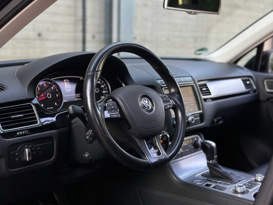 Volkswagen Touareg 4.2 V8 TDI 340pk 2015, S-216-BF
