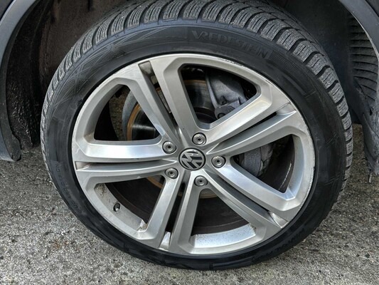 Volkswagen Touareg 4.2 V8 TDI 340pk 2015, S-216-BF