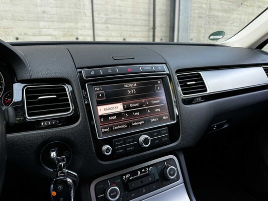 Volkswagen Touareg 4.2 V8 TDI 340pk 2015, S-216-BF