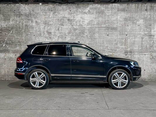 Volkswagen Touareg 4.2 V8 TDI 340pk 2015, S-216-BF