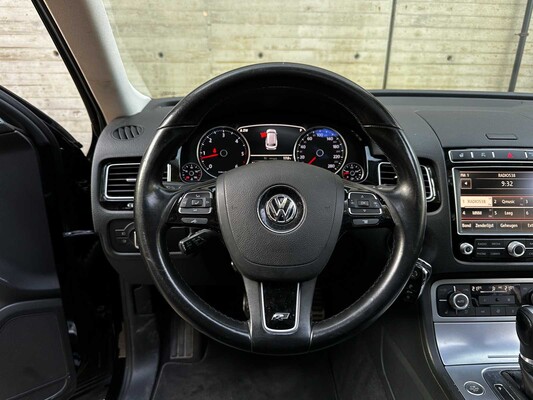 Volkswagen Touareg 4.2 V8 TDI 340pk 2015, S-216-BF