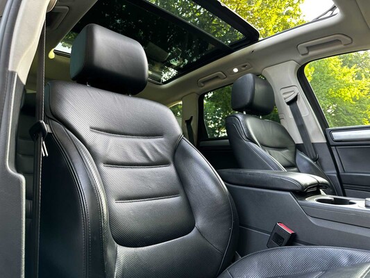 Volkswagen Touareg 4.2 V8 TDI 340pk 2015, S-216-BF