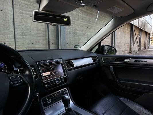 Volkswagen Touareg 4.2 V8 TDI 340pk 2015, S-216-BF
