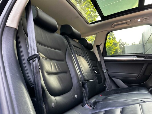 Volkswagen Touareg 4.2 V8 TDI 340pk 2015, S-216-BF