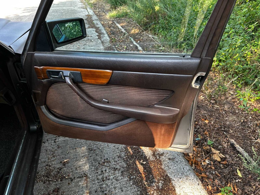 Mercedes-Benz SE W126 107hp 1982, X-916-HG