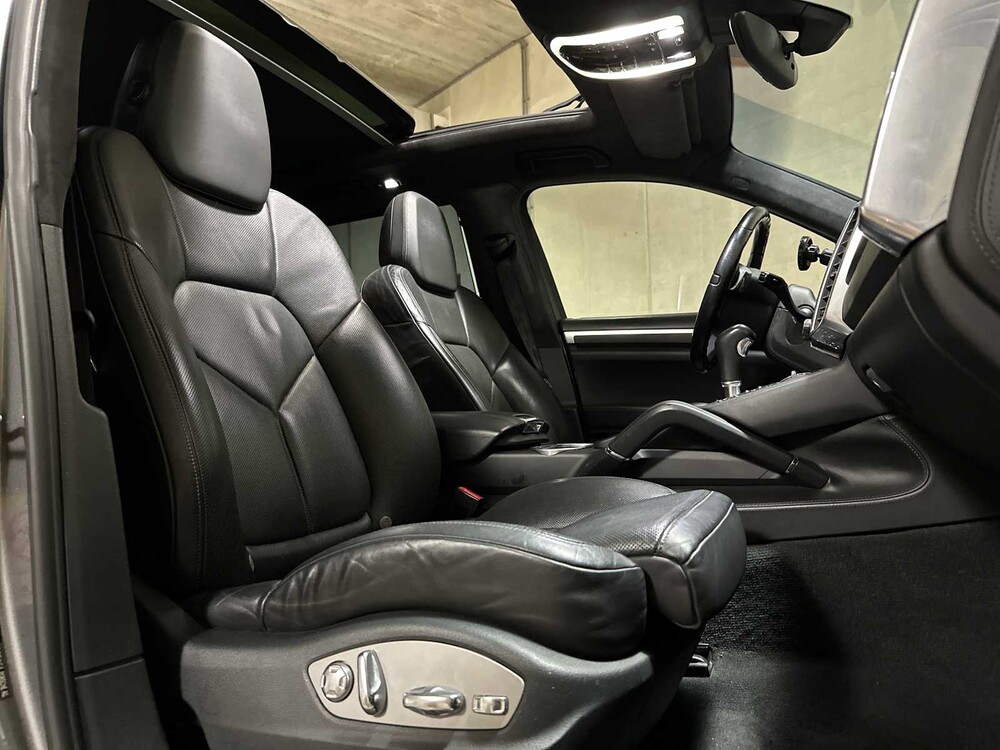 Porsche Cayenne Turbo 4.8 V8 500pk 2010, JF-108-D