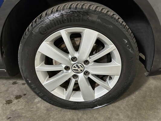 Volkswagen Touran 1.2 TSI Easyline 103pk 2011, XK-709-Z