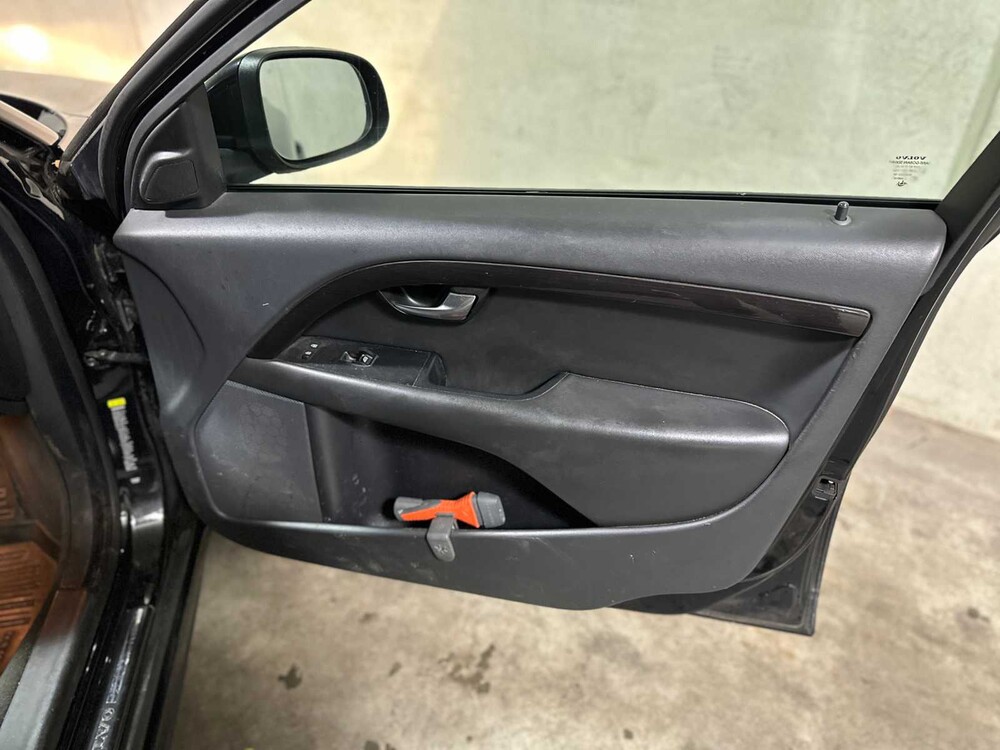 Volvo V70 2,4 D5 Impuls 185 PS 2008 (Original-NL), 23-HHF-4
