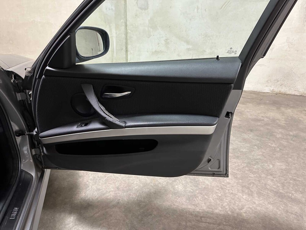 BMW 318i Touring Business Line 3-serie (Origineel-NL), 22-LDH-4