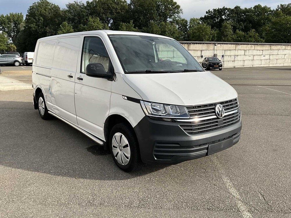 Volkswagen Transporter 2.0 TDI L2H1 XL 150pk 3-Persoons 2023 V-03-RHJ (33.170km)