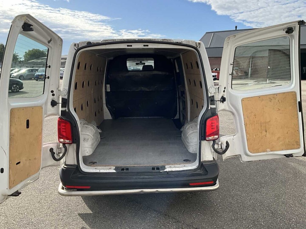 Volkswagen Transporter 2.0 TDI L2H1 XL 150pk 3-Persoons 2023 V-03-RHJ (33.170km)