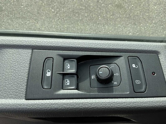 Volkswagen Transporter 2.0 TDI L2H1 XL 150pk 3-Persoons 2023 V-03-RHJ (33.170km)