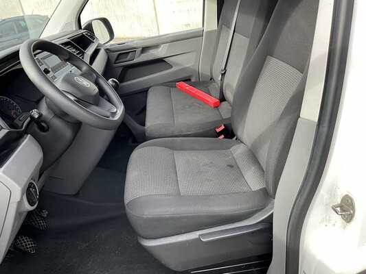 Volkswagen Transporter 2.0 TDI L2H1 XL 150pk 3-Persoons 2023 V-03-RHJ (33.170km)