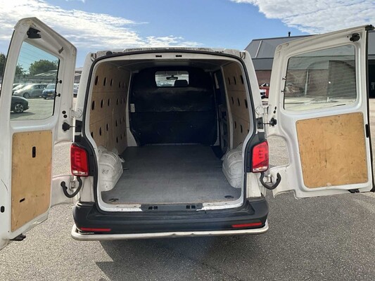 Volkswagen Transporter 2.0 TDI L2H1 XL 150pk 3-Persoons 2023 V-03-RHJ (33.170km)