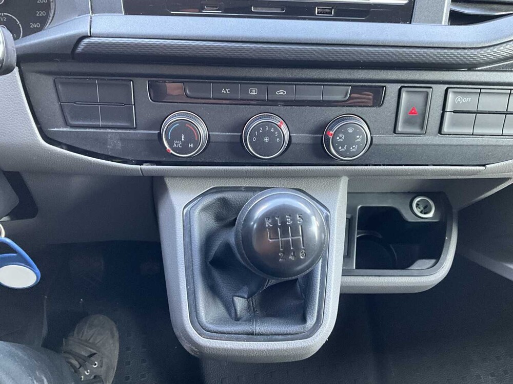 Volkswagen Transporter 2.0 TDI L2H1 XL 150pk 3-Persoons 2023 V-03-RHD (35.404km)