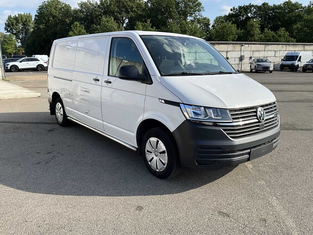 Volkswagen Transporter 2.0 TDI L2H1 XL 150pk 3-Persoons 2023 V-03-RHD (35.404km)