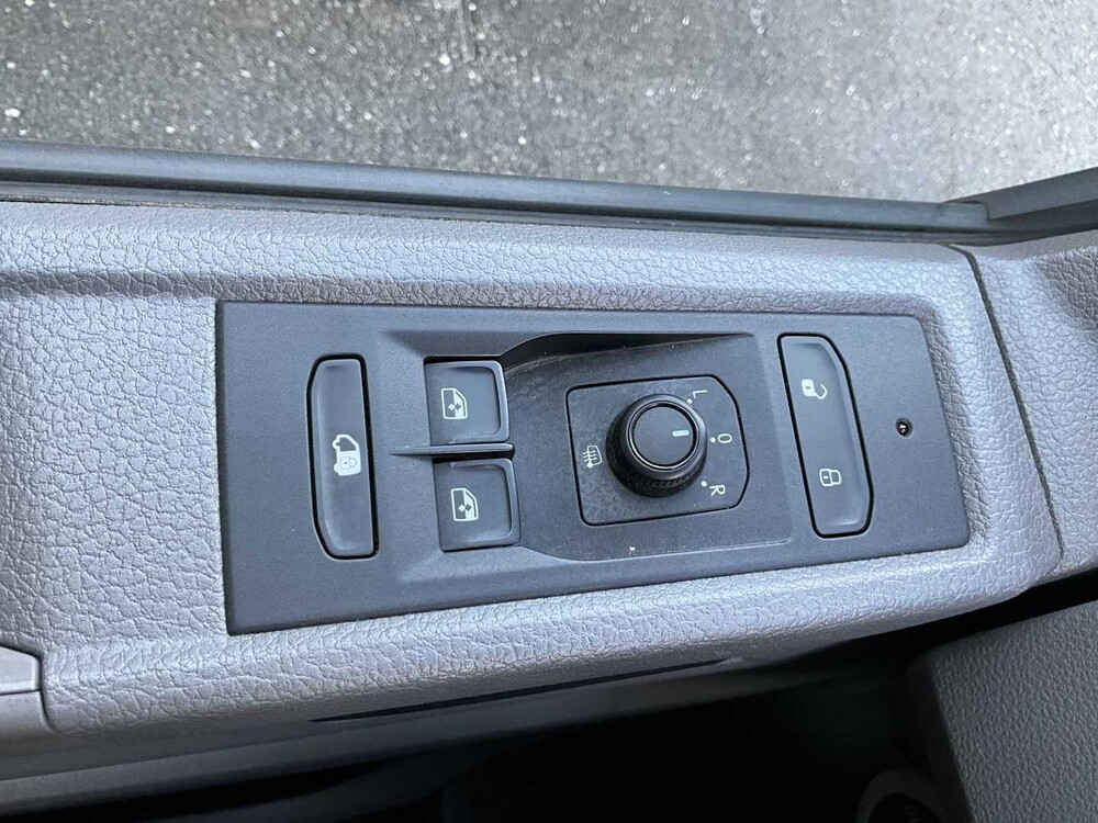 Volkswagen Transporter 2.0 TDI L2H1 XL 150pk 3-Persoons 2023 V-03-RHD (35.404km)