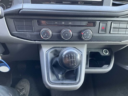 Volkswagen Transporter 2.0 TDI L2H1 XL 150pk 3-Persoons 2023 V-03-RHD (35.404km)