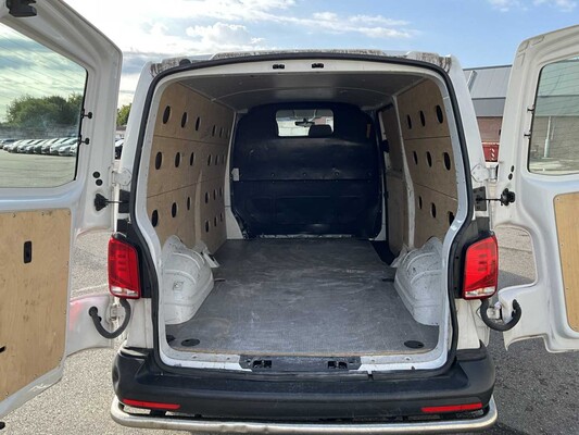 Volkswagen Transporter 2.0 TDI L2H1 XL 150pk 3-Persoons 2023 V-03-RHD (35.404km)