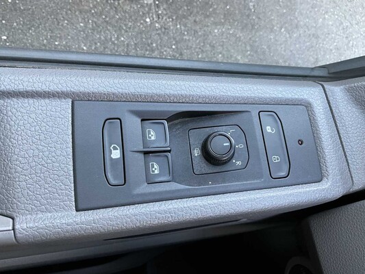 Volkswagen Transporter 2.0 TDI L2H1 XL 150pk 3-Persoons 2023 V-03-RHD (35.404km)