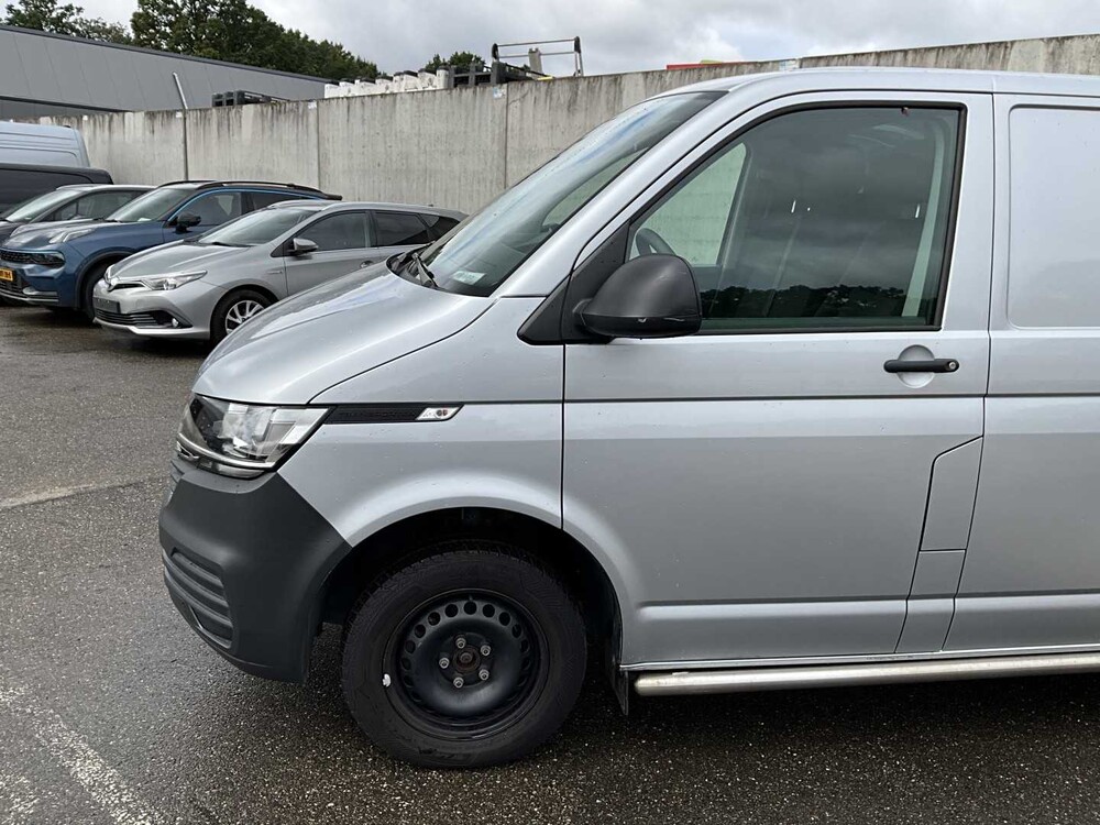 Volkswagen Transporter 2.0 TDI L2H1 XL 150pk 3-Persoons 2023 V-05-RGN (35.548km)