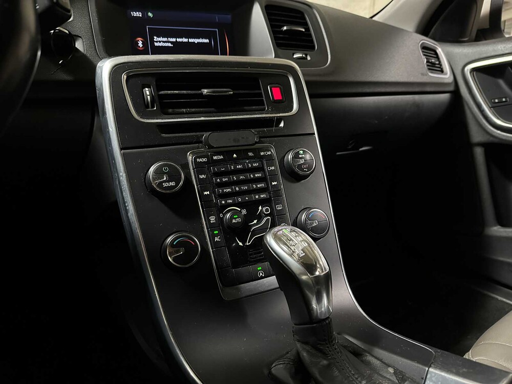Volvo V60 1.6 D2 Kinetic 114pk 2012 (Origineel-NL) Automaat, 24-XZL-6