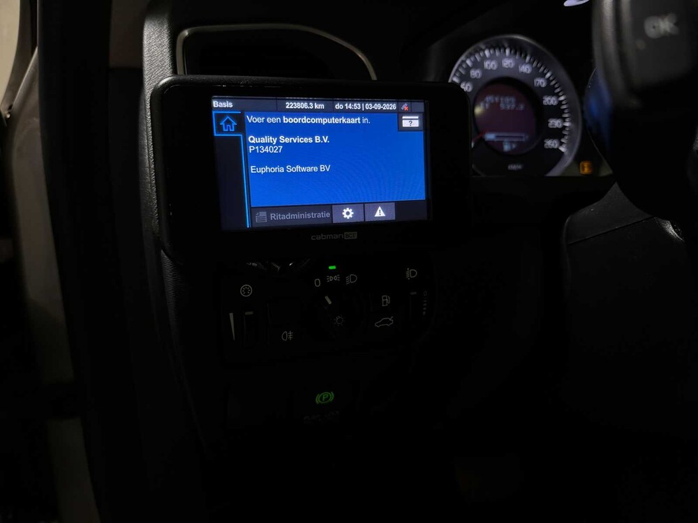Volvo V60 1.6 D2 Kinetic 114pk 2012 (Origineel-NL) Automaat, 24-XZL-6