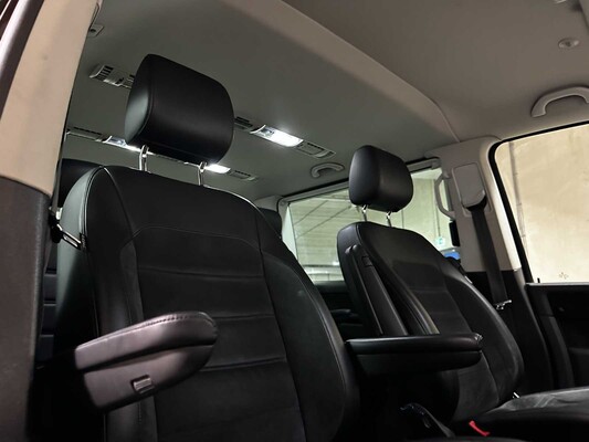 Volkswagen Transporter Multivan 2.0 TDI L1H1 Highline 204pk 2015 (Automaat) 6-persoons, K-964-PZ