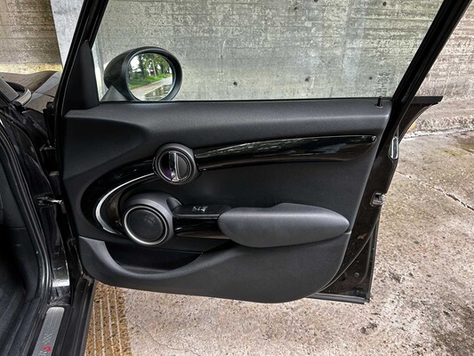 MINI Cooper S 2.0 Chili Serious Business 5-Deurs 192pk 2015, SK-015-D