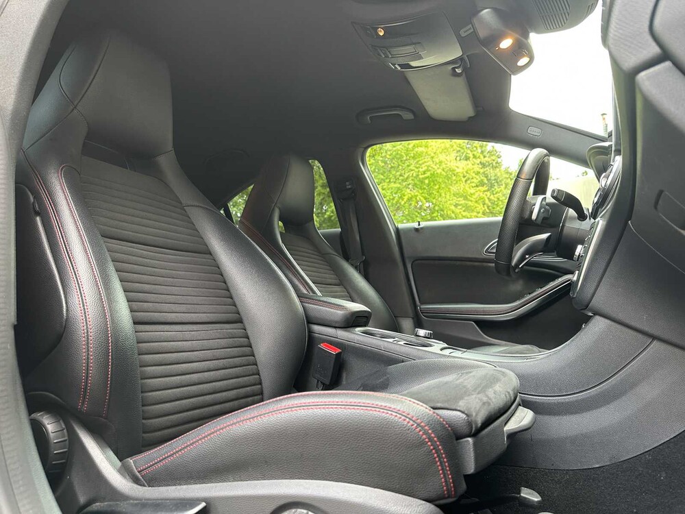 Mercedes-Benz CLA180 Business Solution AMG CLA-klasse 121pk 2018 (Origineel-NL), XB-460-Z