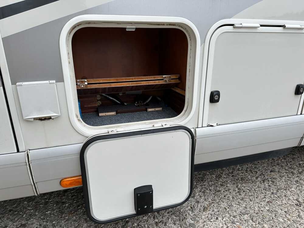 Carthago Chic C-Line I 4.2F 136pk 2011 Camper / Kampeerwagen, KLK-90-S