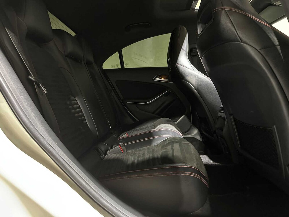 Mercedes-Benz CLA200 Edition 1 CLA-klasse 156pk 2013, 7-SBB-99