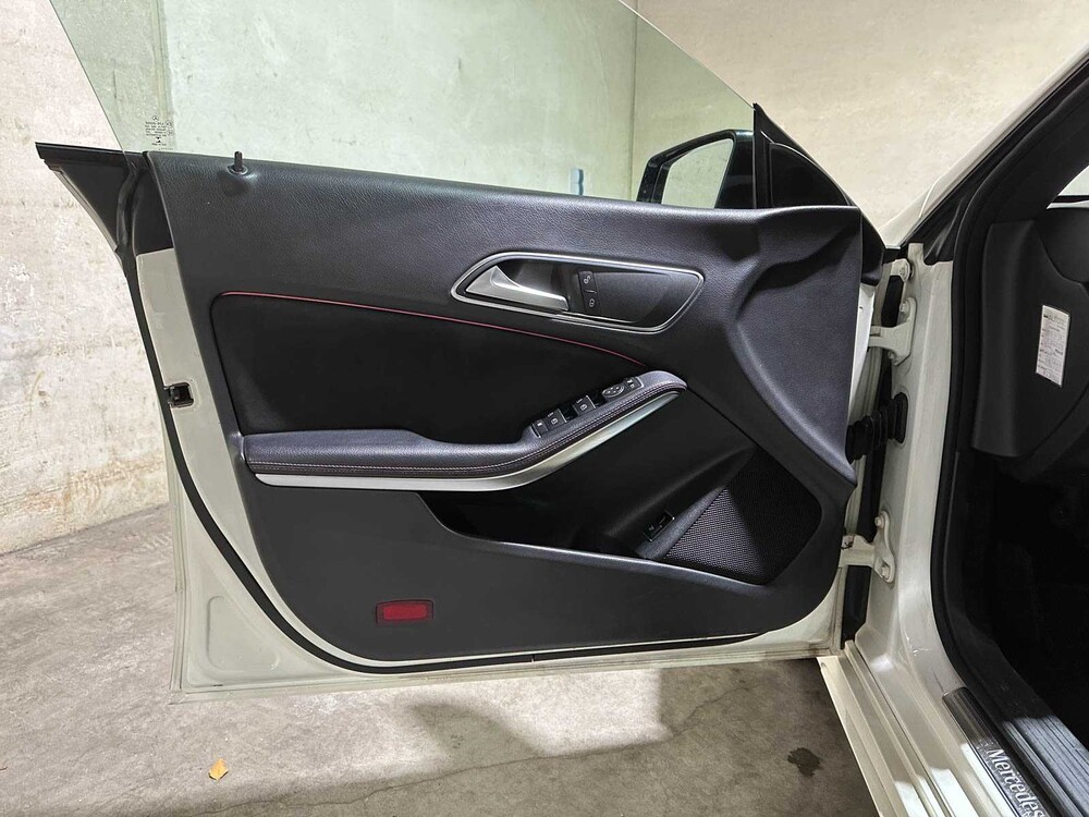 Mercedes-Benz CLA200 Edition 1 CLA-klasse 156pk 2013, 7-SBB-99